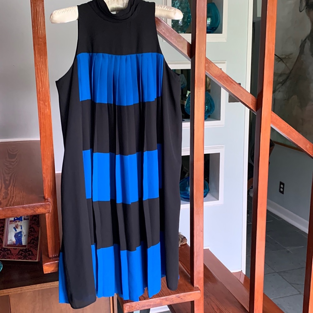 Maggy London beautiful cocktail dress, like new